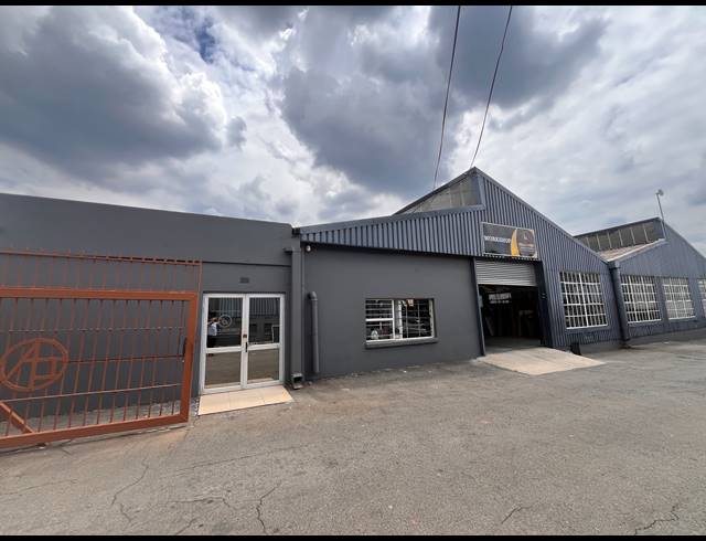 1,192M² WAREHOUSE TO LET IN SEBENZA